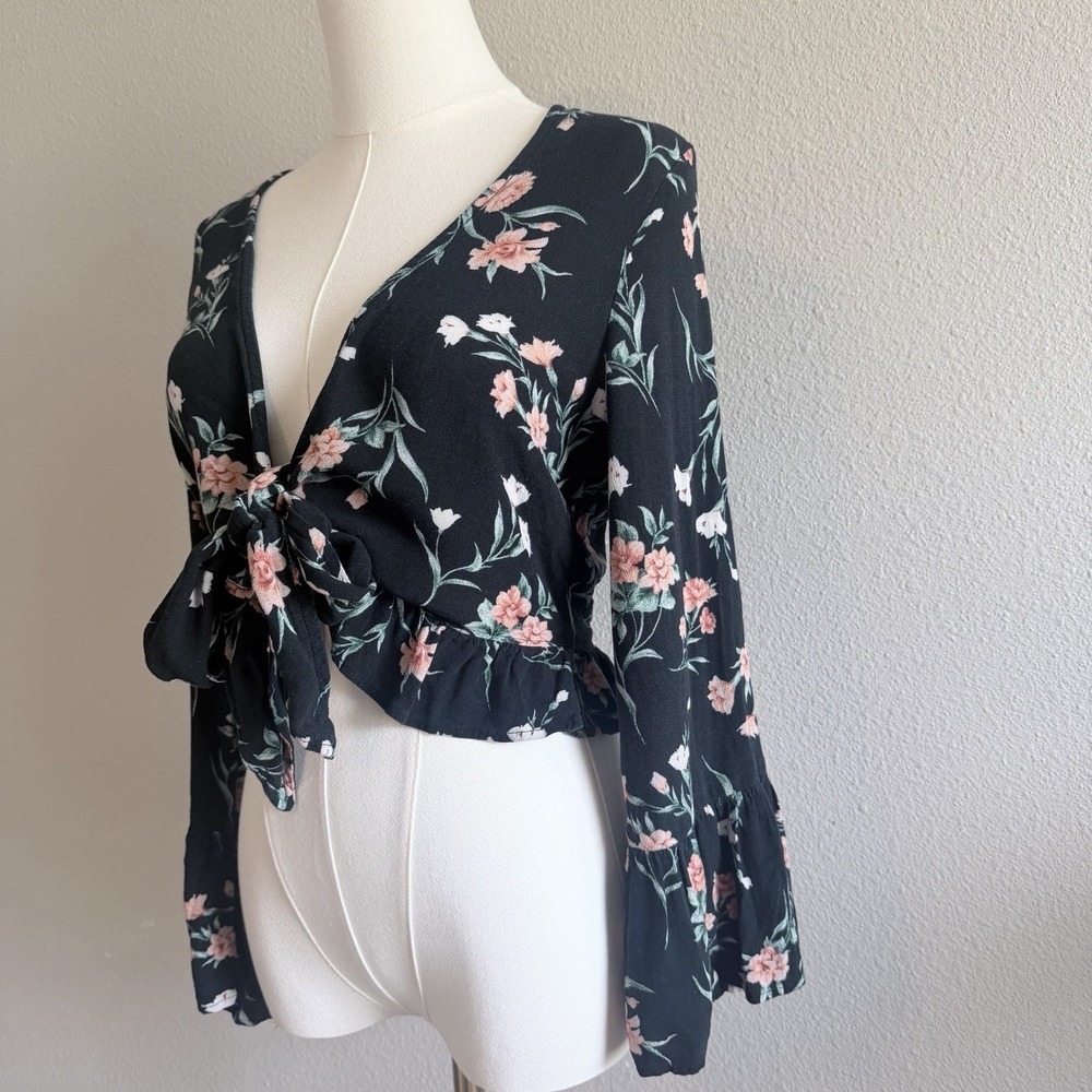 American Eagle Floral Cropped Wrap‎ Tie V-Neck Blouse Black Pink Boho Summer M - Picture 2 of 7